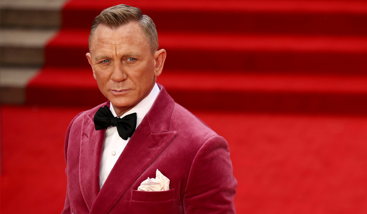 James Bond actor Daniel Craig gives £10k to 'Three Dads Walking'